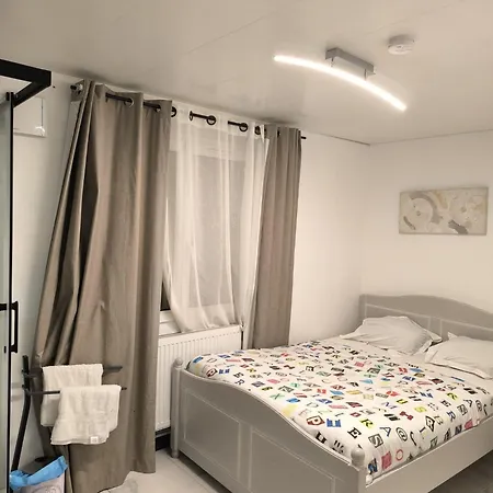 民宿 Neuw Calaisis 加来