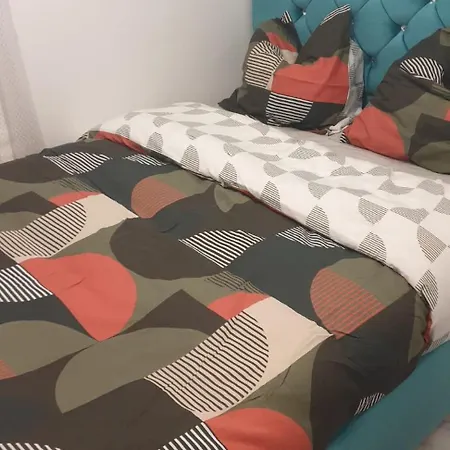 Neuw Calaisis בית אירוח קאלה